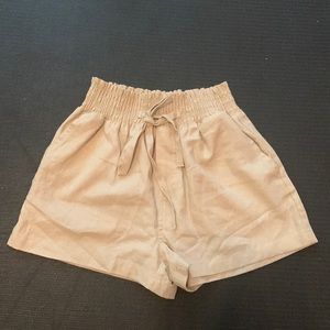 Linen shorts with elastic tie waist and pockets!